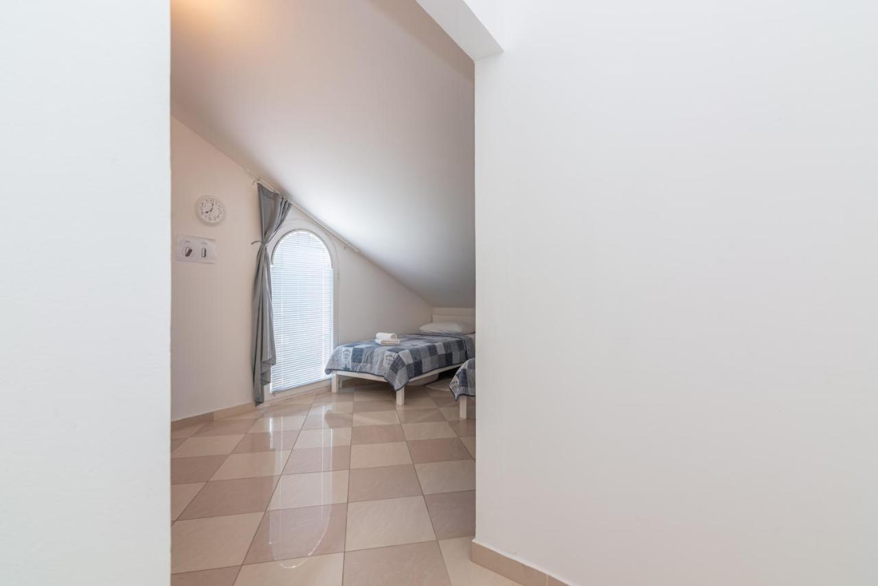 Apartment Mimoza 6, Baska, Krk Exterior photo